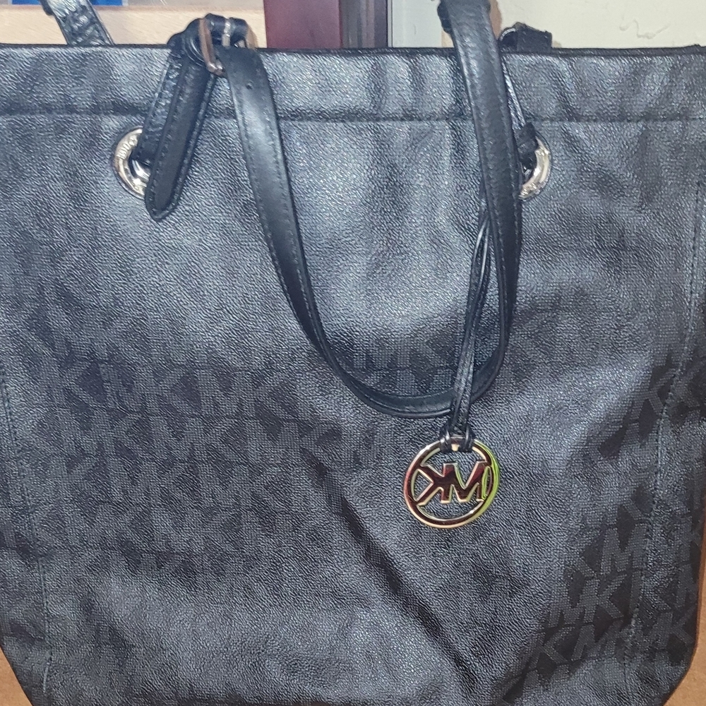 Michael Kors laether tote logo bag new barely used